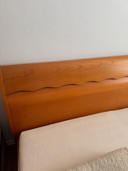 Dřevěná manželská postel - 2
