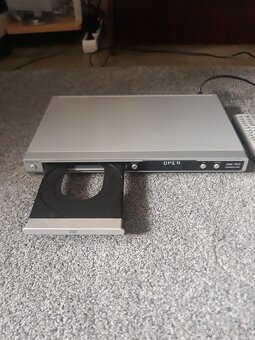 DVD  PŘEHRAVAČ  ZN.  MAGNAVOX  S  OVLADAČEM - 2