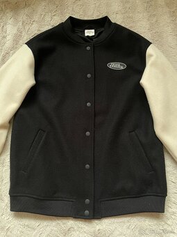 Černá a krémová baseballová bunda ve stylu bomberu H&M - 2