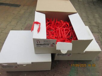 Prodám spony - příchytky topných kabelů - 50 mm - 2