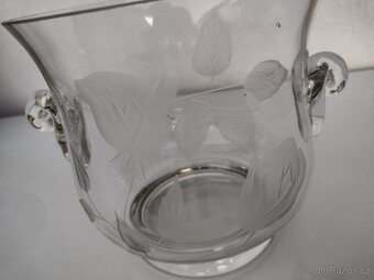 Stará skleněná nádoba na led - 2