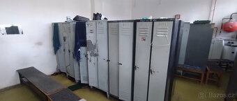 Šatní skříň plechová - 2