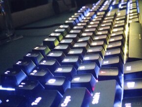 Mechanická klávesnice alien s aplikací - 2