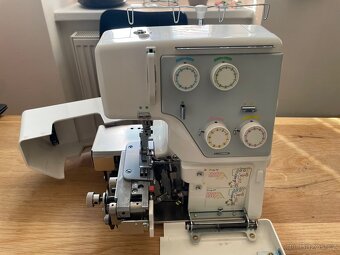 Overlock PFAFF hobbylock 4752 - 2