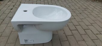 Nový závěsný bidet s montážní izolační stěnou - 2