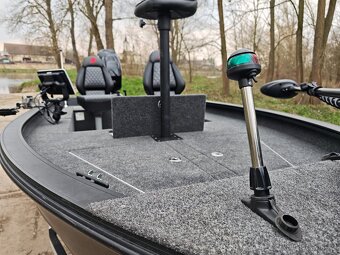 Rybářská loď PowerBoat 420 Tiller - 2
