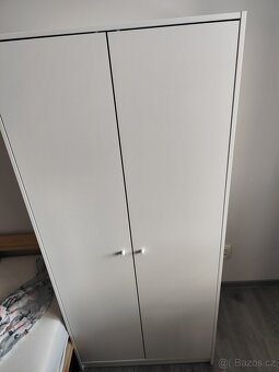 Prodávám šatní skříň - 2