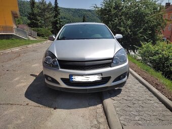 Opel Astra GTC 1,9 diesel 88 kW/110kw nová STK - 2