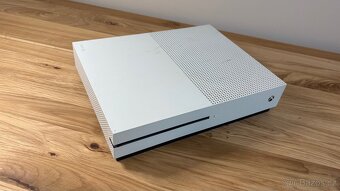 Xbox One S - 2