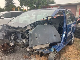 Vw Touran 1T3 výřezi karoserie, čtvrtka r.v. 2010-2015 - 2