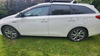 Toyota Auris Touring Sports HSD - 2