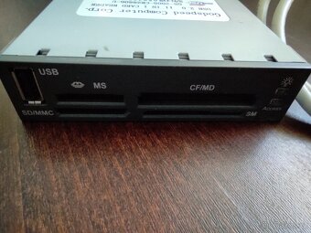 Interní čtečka paměťových karet Godspeed - 2