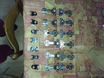 Tři sady nábytkářských pantů - 2