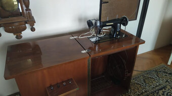 Prodám skříňkový šicí stroj Minerva - 2