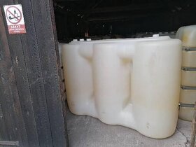 Plastové nádrže na naftu, čisté - 2