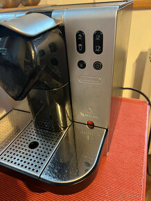 Kávovar Nespresso DeLonghi Lattissima EN680.M - TOP - 2
