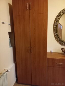 Šatní skříně a komoda - 2