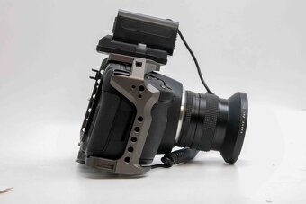 Prodám Blackmagic Pocket Cinema Camera 6K s celým rigem - 2