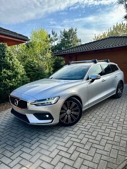 Volvo V60 II B4 145kw MHEV 2022 Momentum Pro - 2