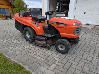 Zahradní traktůrek/sekačka Husqvarna - 2