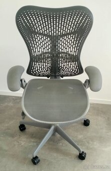 Kancelářská židle Herman Miller Mirra - 2