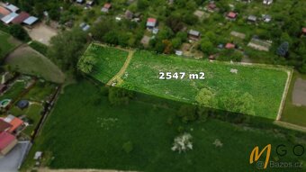 Prodej slunné zahrady o velikosti 2547m2 v těsné blízkosti c - 2