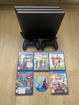 PS4 Pro + dva ovladače + 6 her + stojan - 2