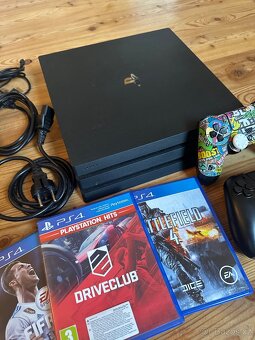 Playstation 4 PRO + hry + 2 ovladače - 2