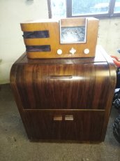 Starý funkční gramofon - 2