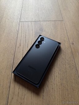 Samsung Galaxy S24 256GB šedý - 2