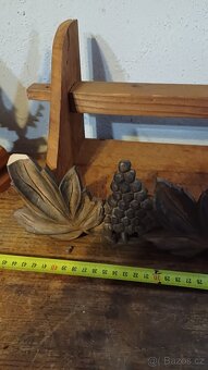 dřevěna vyřezavana polička - 2