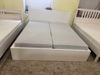 Bílá postel-letiště IKEA MALM 180x200 komplet - 2