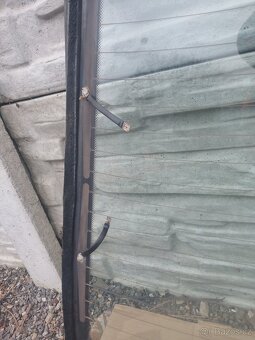 BMW e32 zadní sklo - 2