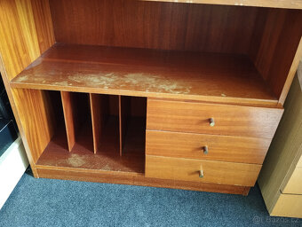 GRAMORÁDIO ZNAČKA STREČNO, SKŘÍNKA NA DESKY SE ŠUPLÍKY - 2