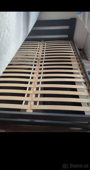 Rám postele z masivního dřeva 160x200 v grafitové barvě - 2