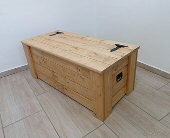 Dřevěná truhla - 2