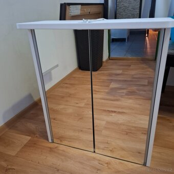 Skříňka nad umyvadlo se zrcadlem - 2