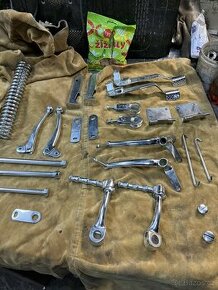 Jawa 50 pionyr mustang 550 555 05 20 21 23 zinkové Dily - 2