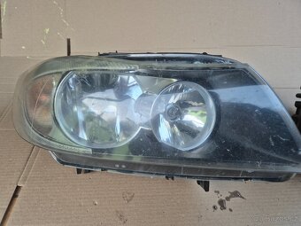 Přední světla BWM E90/E91 pre-lci halogeny - 2