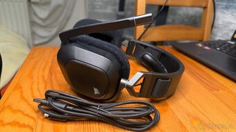 Corsair HS80 RGB Wireless - 2