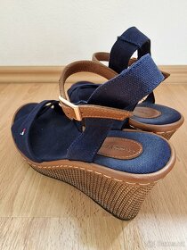 Boty na klinku Tommy Hilfiger - 2