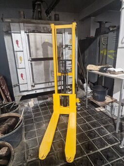 Vysokozdvižný vozík - 2