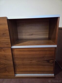 Skříň s posuvem a poličkami DÝHA OŘECH - 2