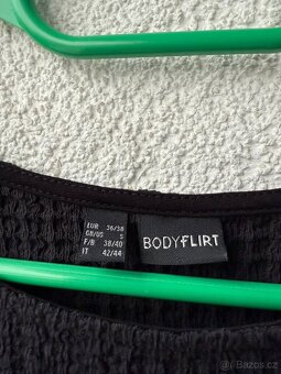 Černé řasené tričko - 2