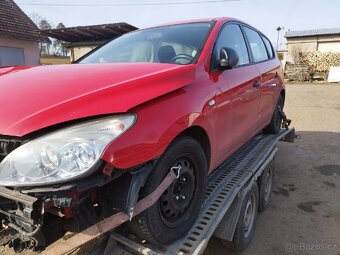 Hyundai i30 1.6 i - 2