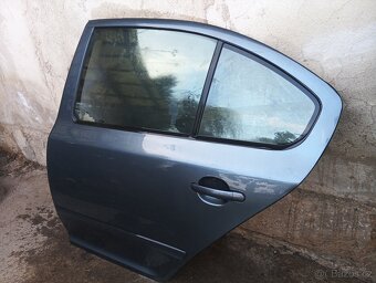 Prodám zadní levé dveře na škoda Octavia 2 sedan - 2