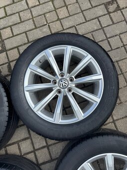 ORIGINÁL Alu Volkswagen London R17, 5x112 - TOP, LETNÍ, TPMS - 2
