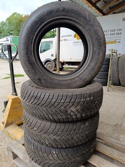 GOOD YEAR Ultragrip 235/70R17 111T - 2