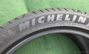 Pěkné letní pneu Michelin e.PRIMACY 235/40/18 - 2
