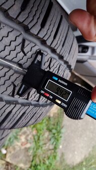 Prodám krásné zimní pneu Maxxis 215/65 R16C - 2